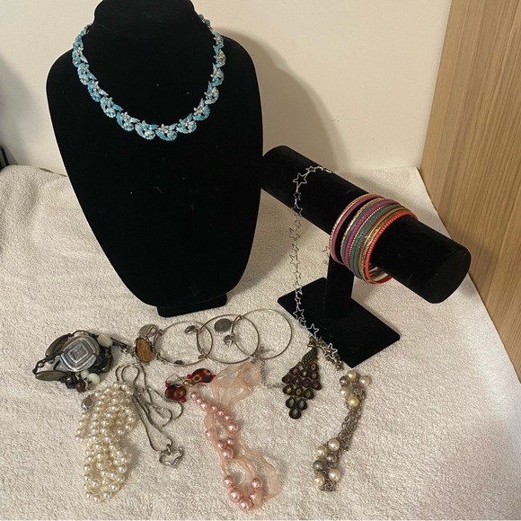 Jewelry - Costume vintage jewelry lot, used, wearable.